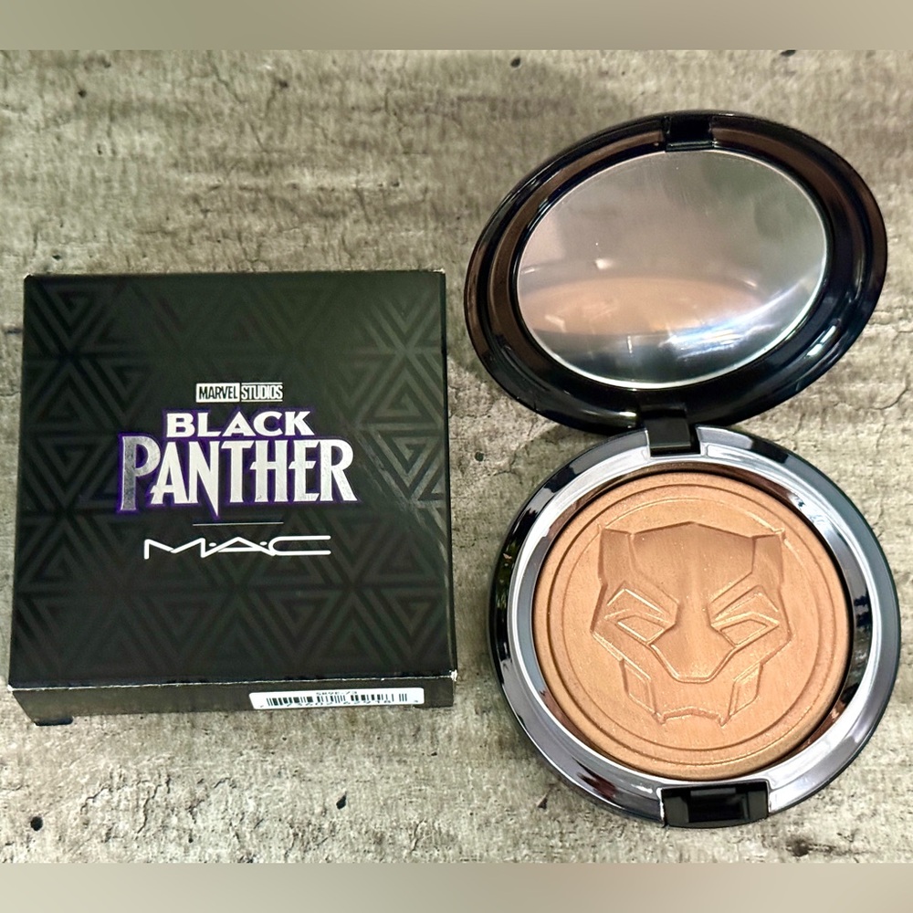 MAC Black Panther Wakanda Forever Highlighter Royal Challenge Limited Edition